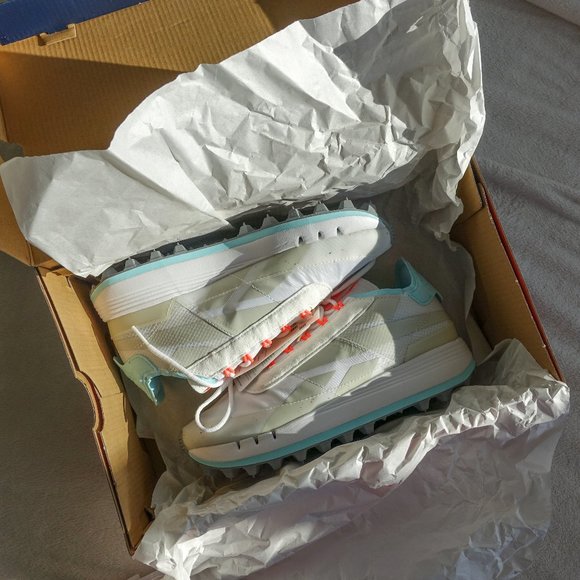 NIB Reebok Legacy 83 Retro Running Inspired Shoes - Picture 2 of 9